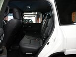 Toyota Land Cruiser-6