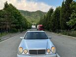Mercedes E 230-1