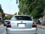 Volkswagen Passat-8