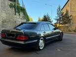 Mercedes E 270-9