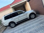 Mitsubishi Pajero-4