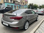 Hyundai Elantra-12