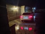 Mercedes E 220-11
