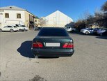 Mercedes E 240-3