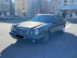 Mercedes E 240-1