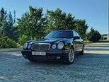 Mercedes E 240-1