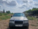 Mercedes 200 D-1