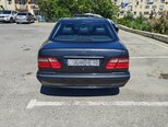Mercedes E 240-6