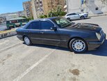 Mercedes E 240-11