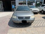 Volkswagen Passat-1