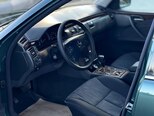 Mercedes E 240-11