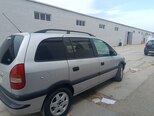 Opel Zafira-5
