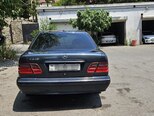 Mercedes E 240-4