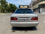 Mercedes E 240-3