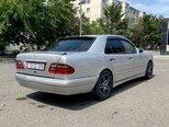 Mercedes E 240-4