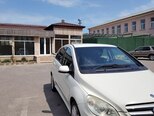 Mercedes B 180-4