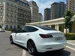Tesla Model 3-5