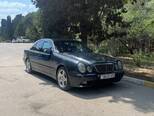 Mercedes E 220-1