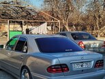 Mercedes E 240-4