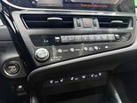 Lexus ES 300h-16