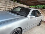 Mercedes E 240-6