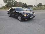 Mercedes E 220-11