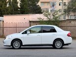 Nissan Tiida-5