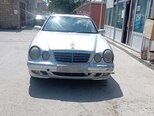 Mercedes E 220-1