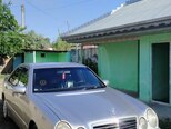 Mercedes E 280-1