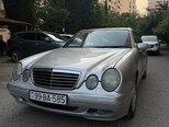 Mercedes E 270-1