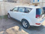 Mitsubishi Outlander-4