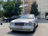 Mercedes E 240-1