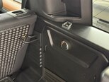 Land Rover Defender-24