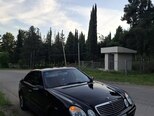 Mercedes E 270-1