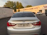 Hyundai Sonata-5