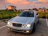 Mercedes E 270-1