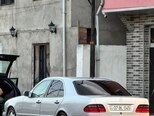 Mercedes E 300-2