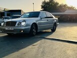 Mercedes E 240-1