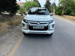 Mitsubishi L200-1