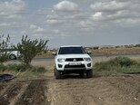 Mitsubishi L200-2