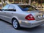 Mercedes E 220-11