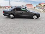 Mercedes E 240-2