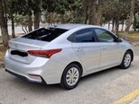 Hyundai Accent-12