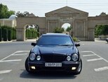 Mercedes E 240-1