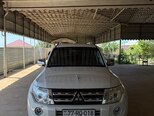 Mitsubishi Pajero-2