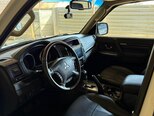 Mitsubishi Pajero-8