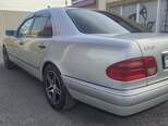 Mercedes E 240-4