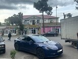 Tesla Model 3-1