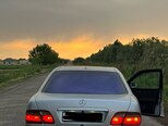 Mercedes E 270-4