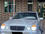 Mercedes E 270-1